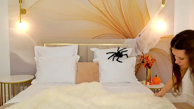 Snapshot of milaleoneli chatting on October 29, 3:03 pm milaleoneli online show from October 29, 3:03 pm