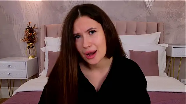 Snapshot of milaleoneli chatting on November 5, 3:12 pm milaleoneli online show from November 5, 3:12 pm