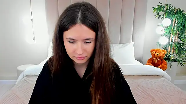 Snapshot of milaleoneli chatting on November 9, 2:54 am milaleoneli online show from November 9, 2:54 am