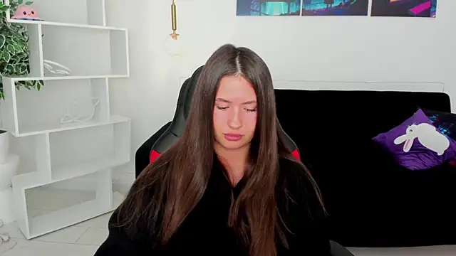 Snapshot of milaleoneli chatting on November 25, 3:06 am milaleoneli online show from November 25, 3:06 am