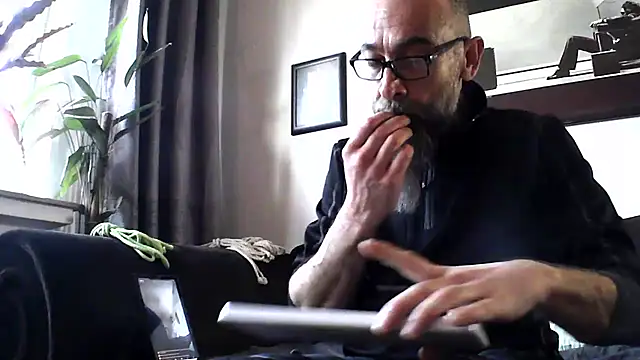 Snapshot of Kingsscepter chatting on January 31, 3:11 pm Kingsscepter online show from January 31, 3:11 pm