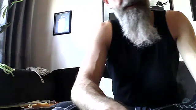 Snapshot of Kingsscepter chatting on February 1, 9:32 am Kingsscepter online show from February 1, 9:32 am