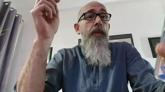 Snapshot of Kingsscepter chatting on February 5, 6:37 pm Kingsscepter online show from February 5, 6:37 pm