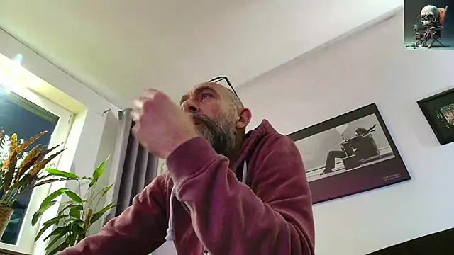 Snapshot of Kingsscepter chatting on February 9, 5:22 pm Kingsscepter online show from February 9, 5:22 pm