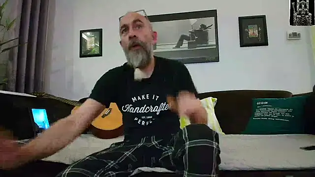 Snapshot of Kingsscepter chatting on February 14, 6:19 pm Kingsscepter online show from February 14, 6:19 pm