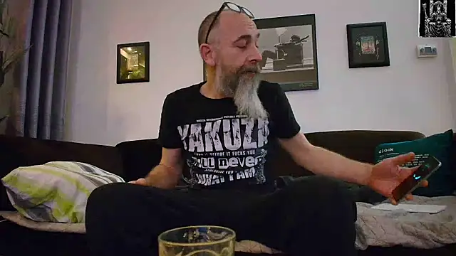 Snapshot of Kingsscepter chatting on February 15, 10:42 pm Kingsscepter online show from February 15, 10:42 pm