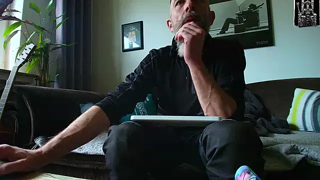 Snapshot of Kingsscepter chatting on February 20, 1:51 pm Kingsscepter online show from February 20, 1:51 pm