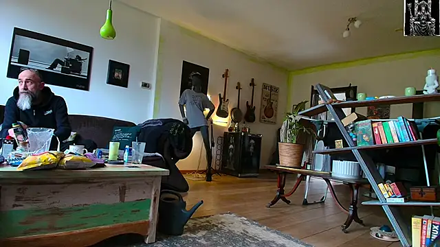 Snapshot of Kingsscepter chatting on February 24, 12:16 pm Kingsscepter online show from February 24, 12:16 pm