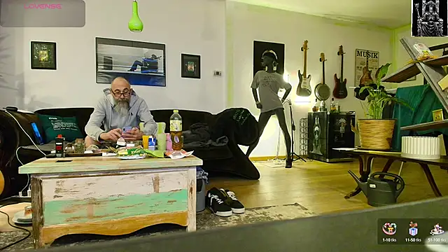 Snapshot of Kingsscepter chatting on March 2, 6:51 pm Kingsscepter online show from March 2, 6:51 pm