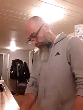 Snapshot of Kingsscepter chatting on March 4, 6:39 pm Kingsscepter online show from March 4, 6:39 pm