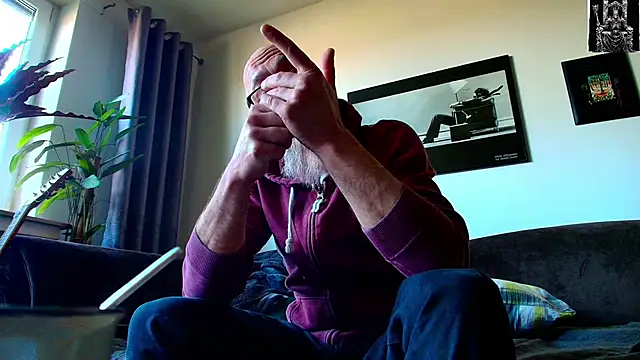 Snapshot of Kingsscepter chatting on March 8, 10:11 am Kingsscepter online show from March 8, 10:11 am