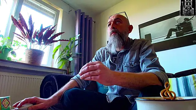 Snapshot of Kingsscepter chatting on March 9, 1:37 pm Kingsscepter online show from March 9, 1:37 pm