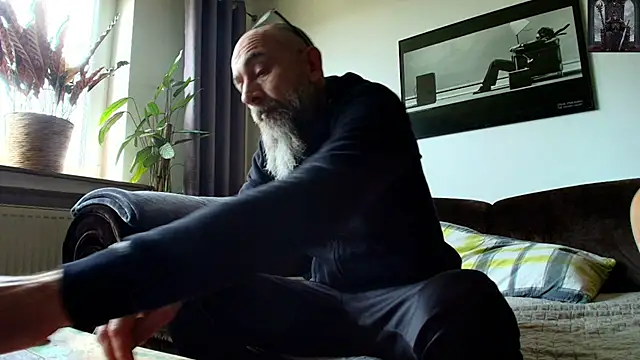 Snapshot of Kingsscepter chatting on March 12, 11:20 am Kingsscepter online show from March 12, 11:20 am