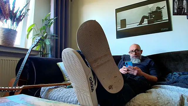 Snapshot of Kingsscepter chatting on March 16, 2:33 pm Kingsscepter online show from March 16, 2:33 pm