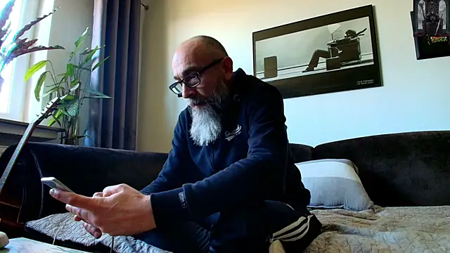 Snapshot of Kingsscepter chatting on March 19, 1:51 pm Kingsscepter online show from March 19, 1:51 pm