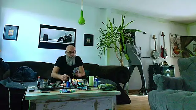 Snapshot of Kingsscepter chatting on September 27, 9:25 am Kingsscepter online show from September 27, 9:25 am