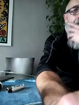 Snapshot of Kingsscepter chatting on October 13, 10:26 am Kingsscepter online show from October 13, 10:26 am