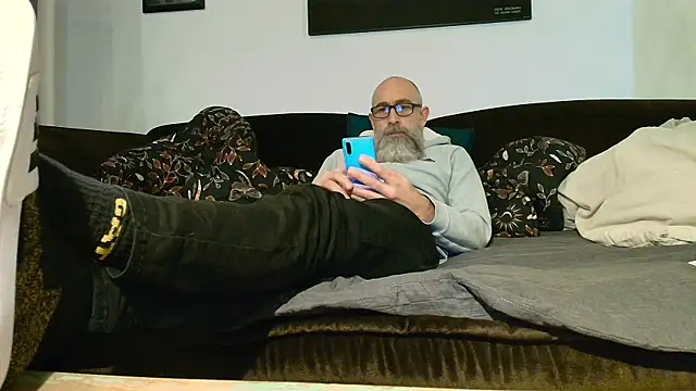 Snapshot of Kingsscepter chatting on December 1, 5:51 pm Kingsscepter online show from December 1, 5:51 pm