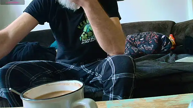 Snapshot of Kingsscepter chatting on December 20, 11:06 am Kingsscepter online show from December 20, 11:06 am