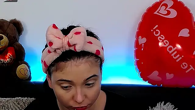 AveryWillow online show from February 26, 11:41 am