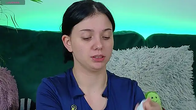 AveryWillow online show from October 6, 8:01 am