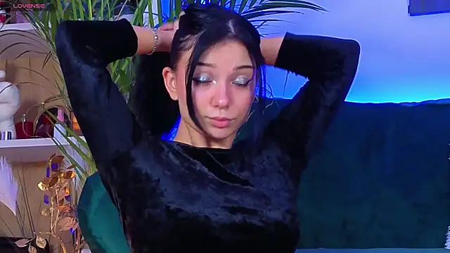 AveryWillow online show from November 26, 3:35 pm