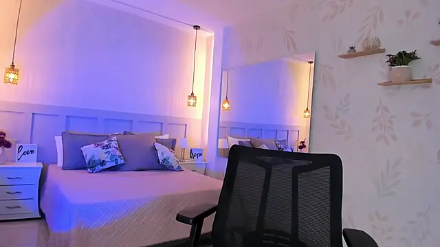 MartinaGuzmann online show from February 11, 1:32 am