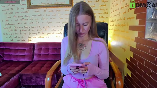 Snapshot of alexa_glory chatting on October 29, 3:14 pm alexa glory online show from October 29, 3:14 pm