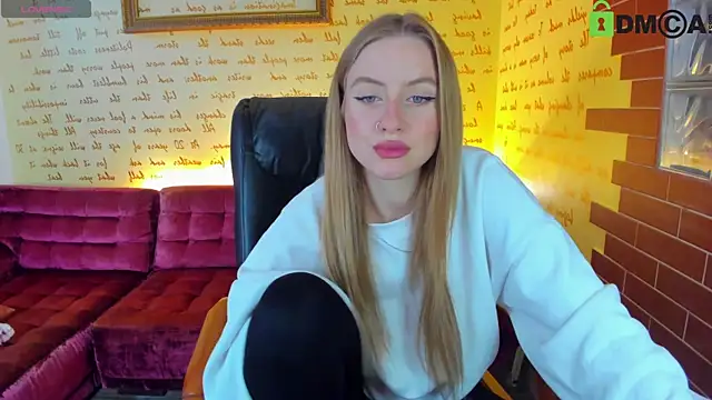 Snapshot of alexa_glory chatting on October 31, 1:34 pm alexa glory online show from October 31, 1:34 pm