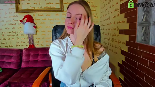 Snapshot of alexa_glory chatting on December 15, 12:09 pm alexa glory online show from December 15, 12:09 pm