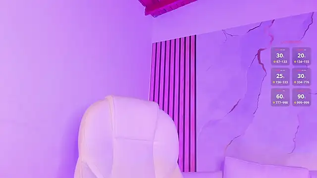 Snapshot of MiaCavallii_ chatting on October 25, 3:36 am MiaCavallii online show from October 25, 3:36 am