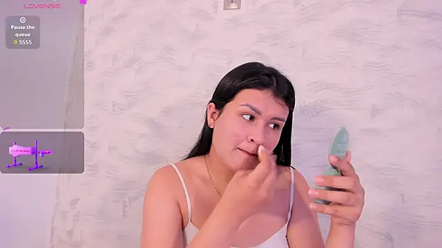 Snapshot of Elalove_ chatting on October 20, 7:03 pm Elalove online show from October 20, 7:03 pm