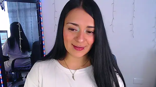 Snapshot of Samanta_james19 chatting on May 8, 5:18 pm Samanta james19 online show from May 8, 5:18 pm