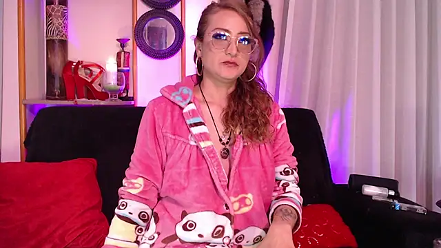 Snapshot of AdeleMourfg chatting on March 9, 10:08 am AdeleMourfg online show from March 9, 10:08 am