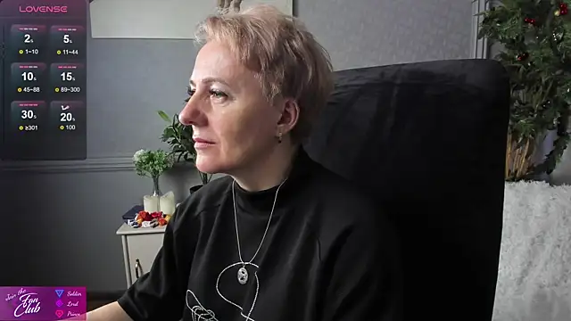 Snapshot of Nika_Smit chatting on December 13, 10:19 am Nika Smit online show from December 13, 10:19 am