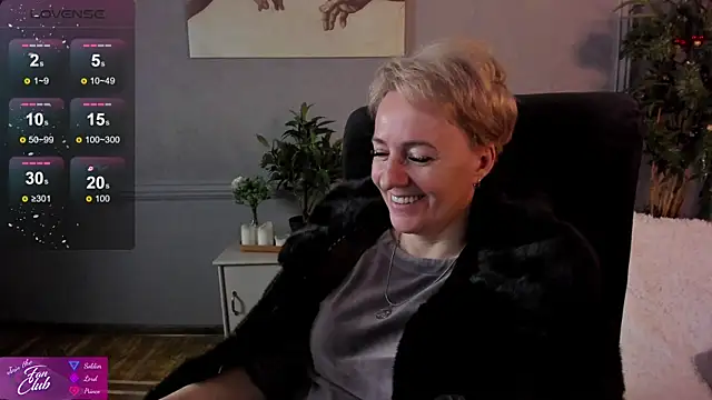 Snapshot of Nika_Smit chatting on December 15, 8:08 am Nika Smit online show from December 15, 8:08 am