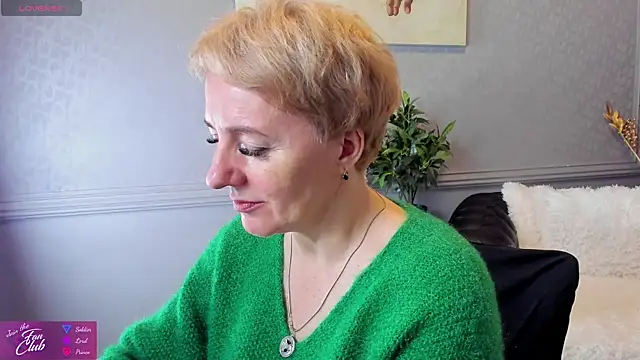 Snapshot of Nika_Smit chatting on December 23, 9:59 am Nika Smit online show from December 23, 9:59 am