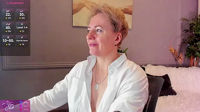 Snapshot of Nika_Smit chatting on January 4, 8:28 am Nika Smit online show from January 4, 8:28 am