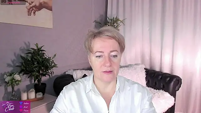 Snapshot of Nika_Smit chatting on January 5, 5:20 am Nika Smit online show from January 5, 5:20 am