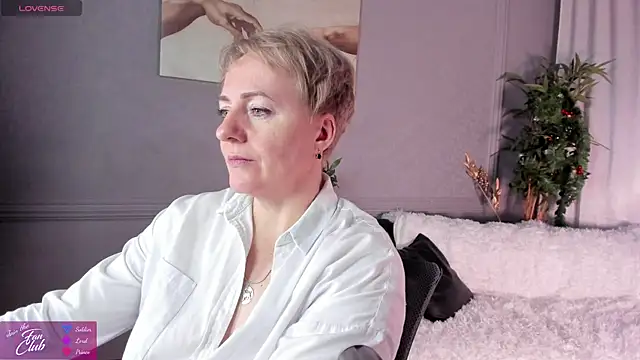 Snapshot of Nika_Smit chatting on January 5, 8:22 am Nika Smit online show from January 5, 8:22 am