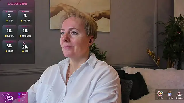 Snapshot of Nika_Smit chatting on January 10, 9:44 am Nika Smit online show from January 10, 9:44 am