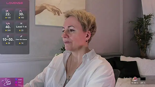 Snapshot of Nika_Smit chatting on January 18, 12:04 pm Nika Smit online show from January 18, 12:04 pm