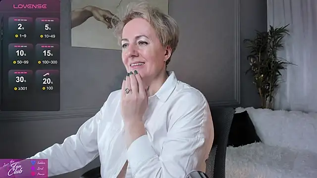 Snapshot of Nika_Smit chatting on February 1, 8:18 am Nika Smit online show from February 1, 8:18 am