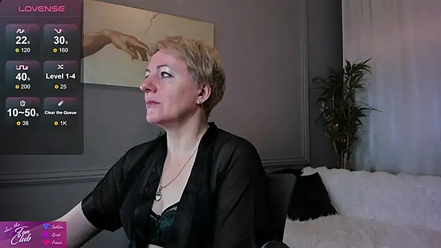 Snapshot of Nika_Smit chatting on February 2, 4:59 am Nika Smit online show from February 2, 4:59 am