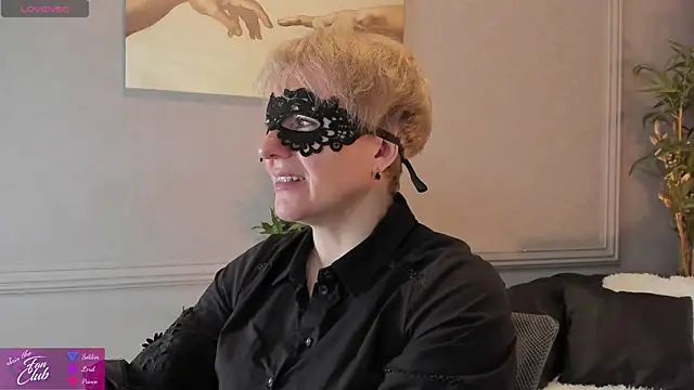 Snapshot of Nika_Smit chatting on February 8, 5:18 am Nika Smit online show from February 8, 5:18 am