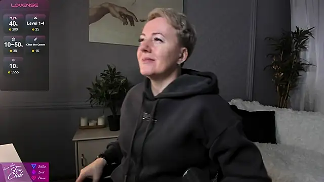 Snapshot of Nika_Smit chatting on March 3, 5:09 am Nika Smit online show from March 3, 5:09 am