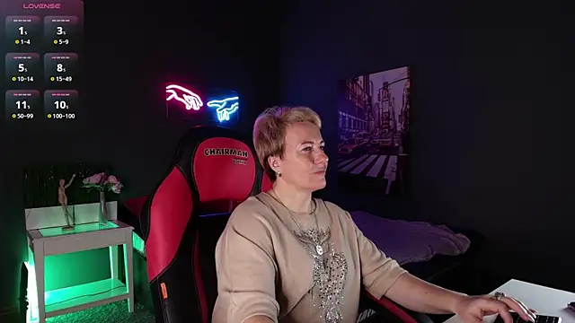 Snapshot of Nika_Smit chatting on October 3, 9:17 am Nika Smit online show from October 3, 9:17 am