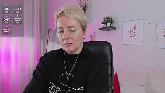 Snapshot of Nika_Smit chatting on October 10, 10:14 am Nika Smit online show from October 10, 10:14 am