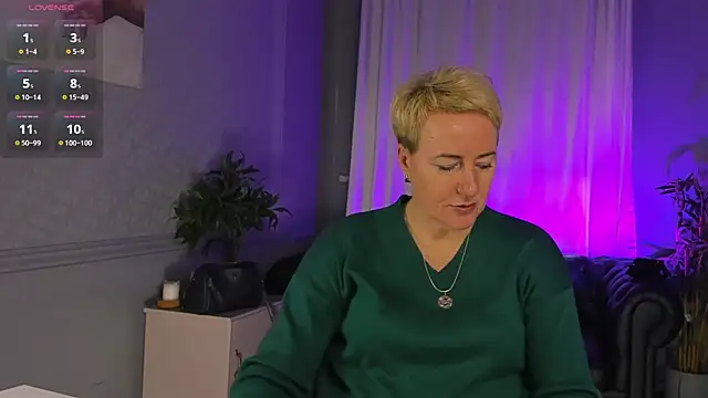 Snapshot of Nika_Smit chatting on October 18, 5:32 am Nika Smit online show from October 18, 5:32 am