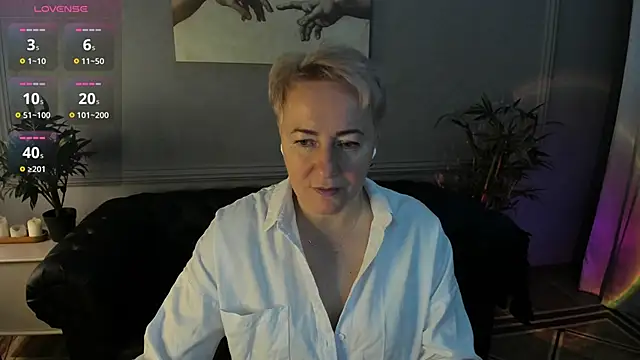 Snapshot of Nika_Smit chatting on November 15, 5:49 am Nika Smit online show from November 15, 5:49 am